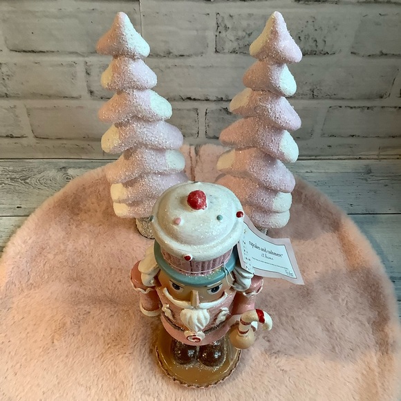 CUPCAKES & CASHMERE 11in Cupcake Nutcracker Only - Picture 8 of 8